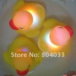 Игрушка Aliexpress Yellow Duck Bath Flashing Light Toy, Baby Kits Bathroom toys, Led Change Multi Colors Bath Duck