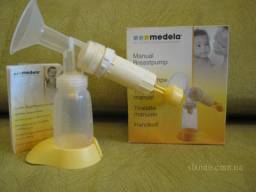 Молокоотсос Medela Base ручной поршневый