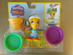 Пластилин Play-doh «Город: девушка мороженщица» (B5978)