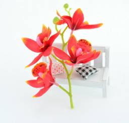 Шелковая лилия AliExpress 4 flower +1Branch Silk Lily Handmake Artificial Head Wedding Decoration DIY Wreath Gift Box Scrapbooking Craft Fake