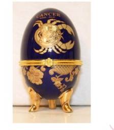 Шкатулка-яйцо "Знак Зодиака - РАК" декоративная фарфор/металл (10 см)