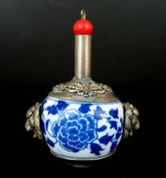 Tomtop.com Classical Qinghua Porcelain Snuff Bottle Lion